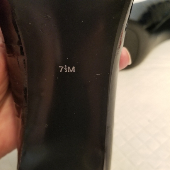 Bandolino Womens Heels Black Embossed Patten Leather  Size 7.5M - Picture 4 of 11